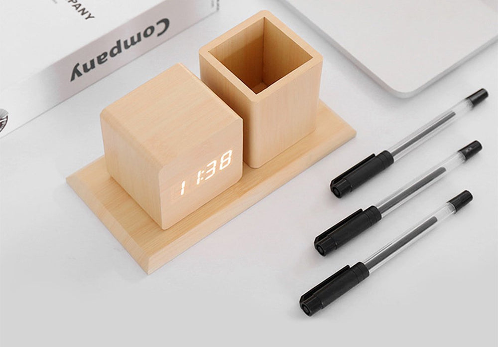 Houten Pennenhouder met Digitale Klok