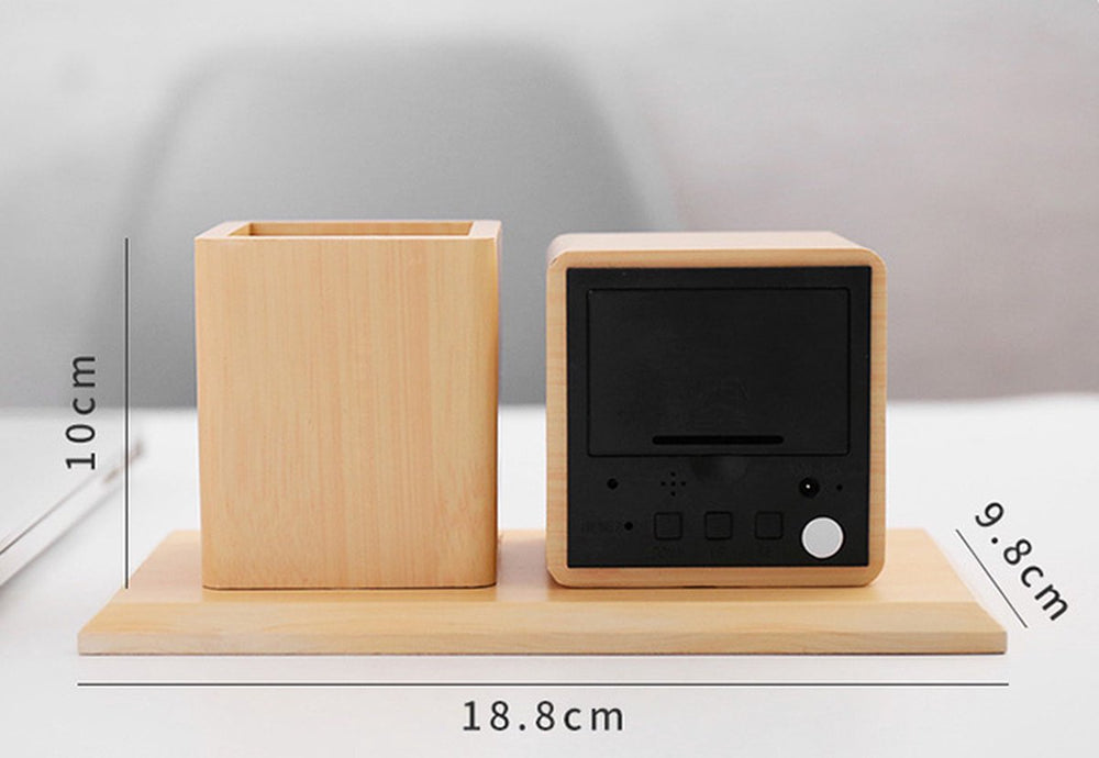 Houten Pennenhouder met Digitale Klok