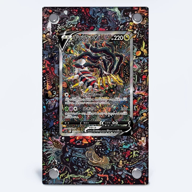 Giratina V 111/100 – Kaarthouder met achtergrond