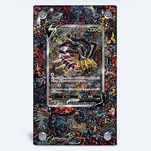Giratina V 111/100 – Kaarthouder met achtergrond